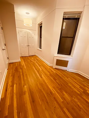 Rented by Metropolis Real Estate of Manhattan | media 25