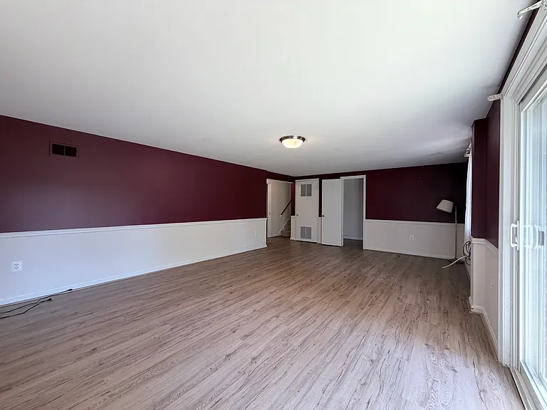 7529 Cayuga Ave — Photo 40