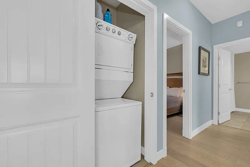 3 bed, 3.0 bath, $2,500 — Photo 1