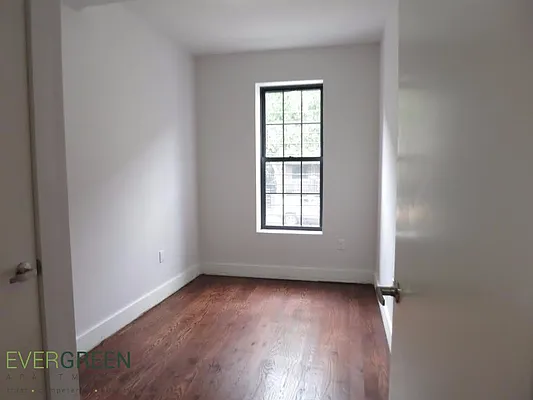 Rented by Evergreen Apartments BK | media 6