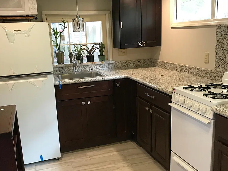 All gas, electric, water, trash, cable fees INCLUDED in the rent