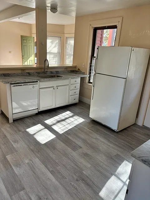 4 bed, $2,200 — Photo 2