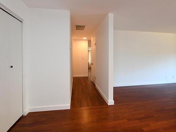 4th image of 26953 Hayward Blvd APT 204