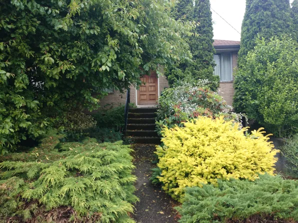 8057 25th Ave NW, Seattle, WA 98117