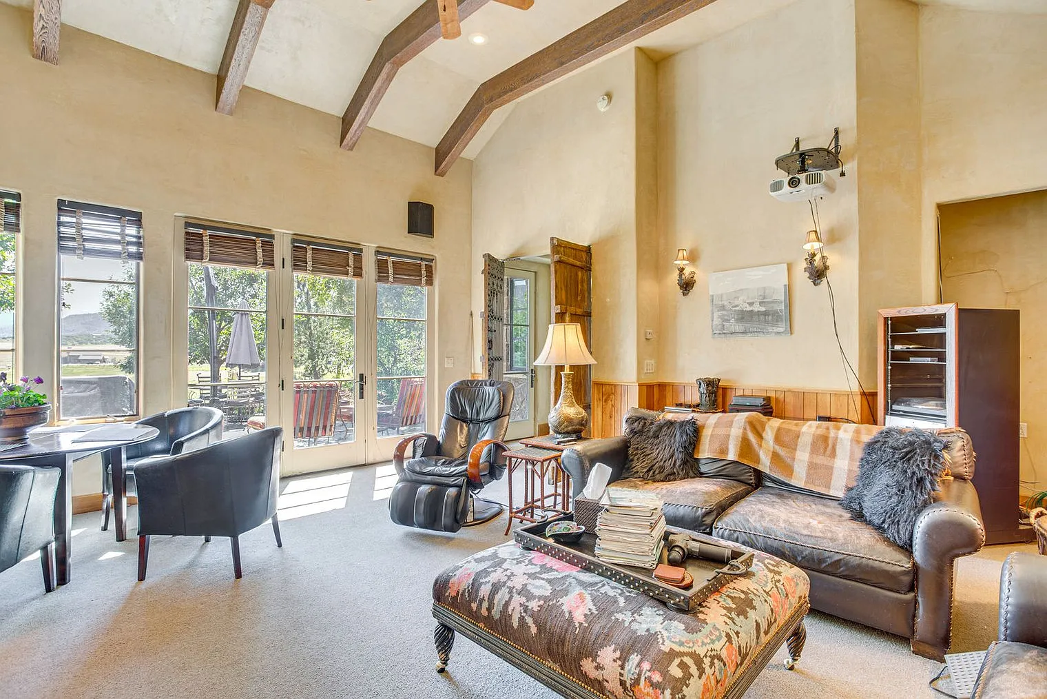 5 bed, 5.0 bath, 8438 sqft, $32,643 — Photo 1