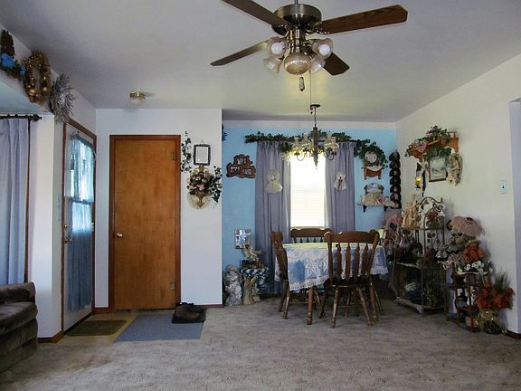 Dining room & front entrance