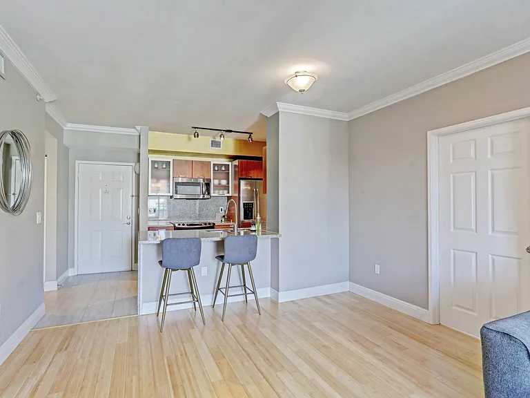 630 Sapodilla Ave #321 — Photo 12