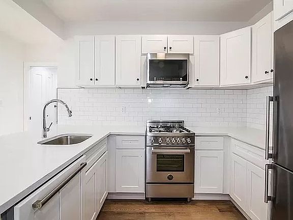 4th image of 1229 Putnam Ave #2D