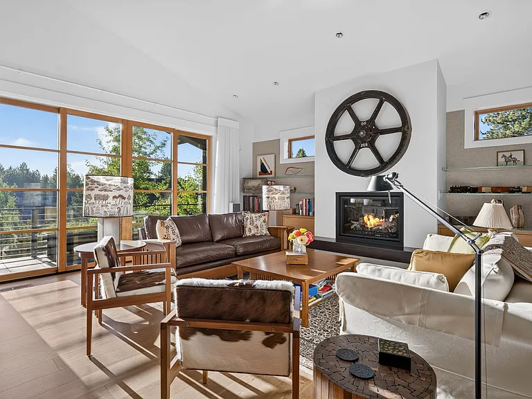 19077 Mount McLoughlin Ln — Photo 9