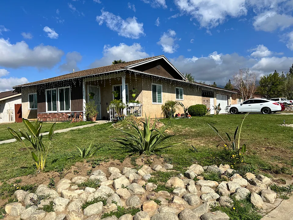 9890 Estacia Ct
