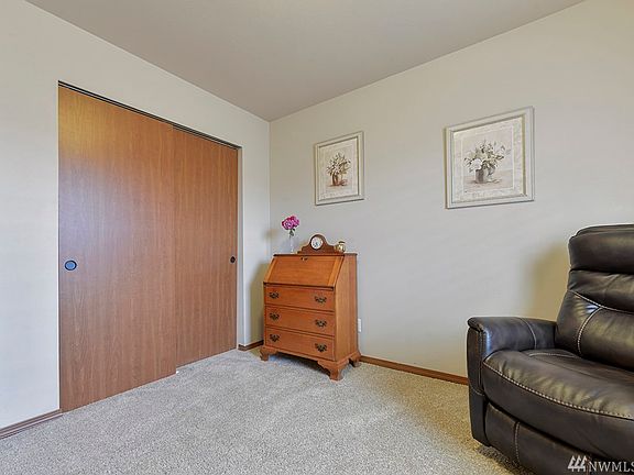 5th image of 617 204th Street Ct E