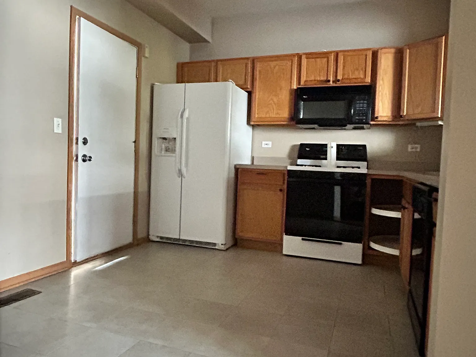 2 bed, 1.5 bath, 1196 sqft, $2,000 — Photo 1