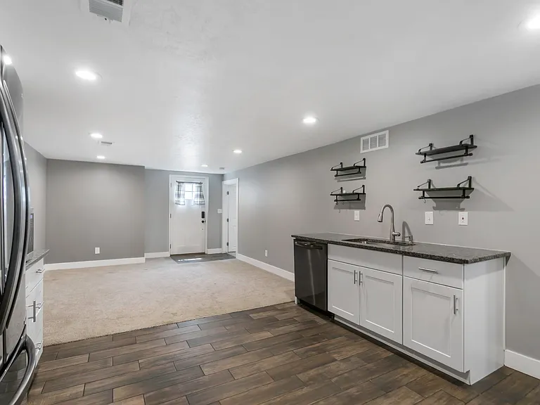 4085 S Olympic Way — Photo 7