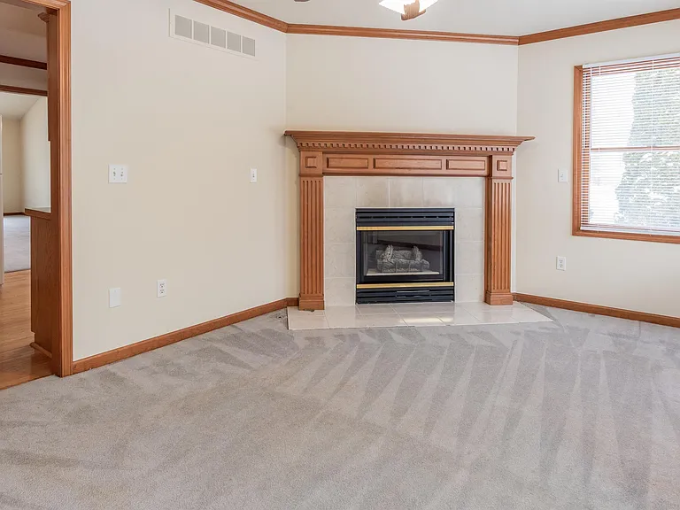 33527 Roselawn Dr — Photo 8
