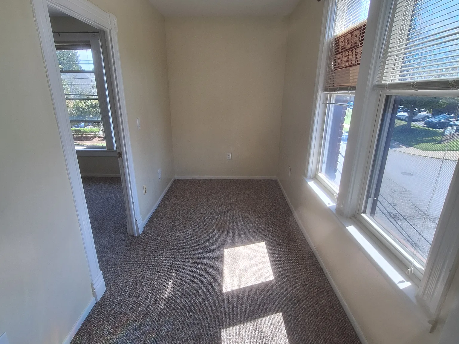 2 bed, 900 sqft, $900 — Photo 2