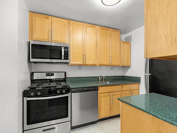 5th image of 315 E 70th St APT 5A