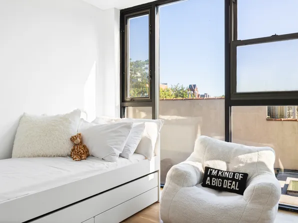 364 Myrtle Avenue image 16 of 23