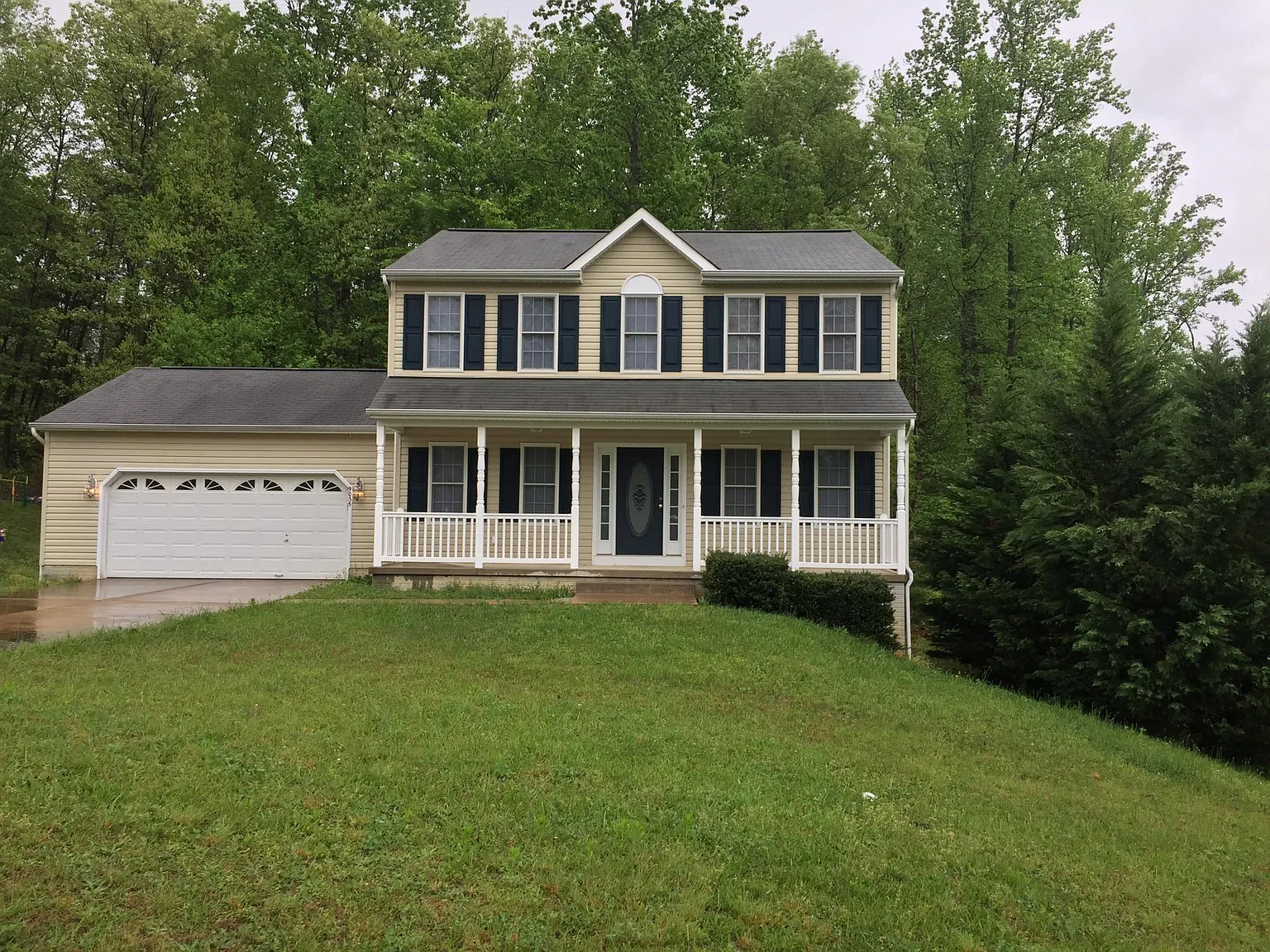 3 bed, 2.5 bath, 1696 sqft, $2,350 — Photo 2
