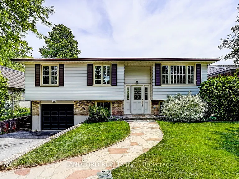2294 Wyandotte Dr — Photo 3