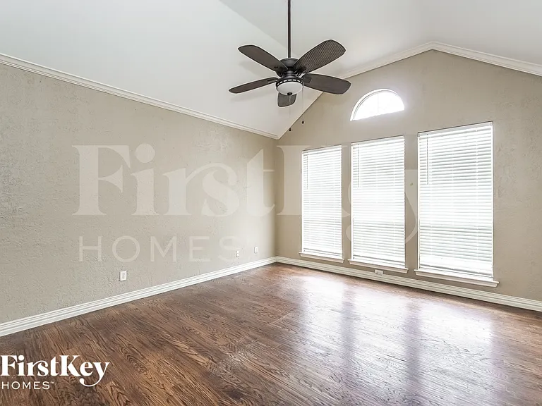 1321 Lyra Ln — Photo 10