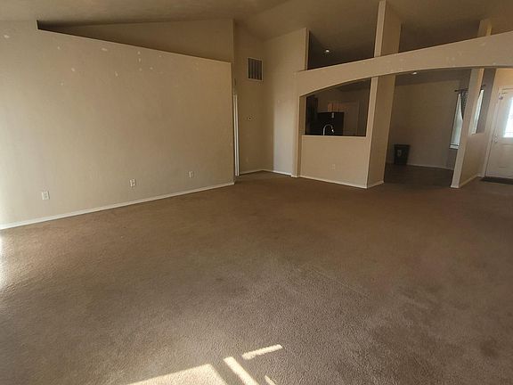 4th image of 410 Bridgeport Ave