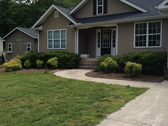 2nd image of 3020 Pine Dr NE