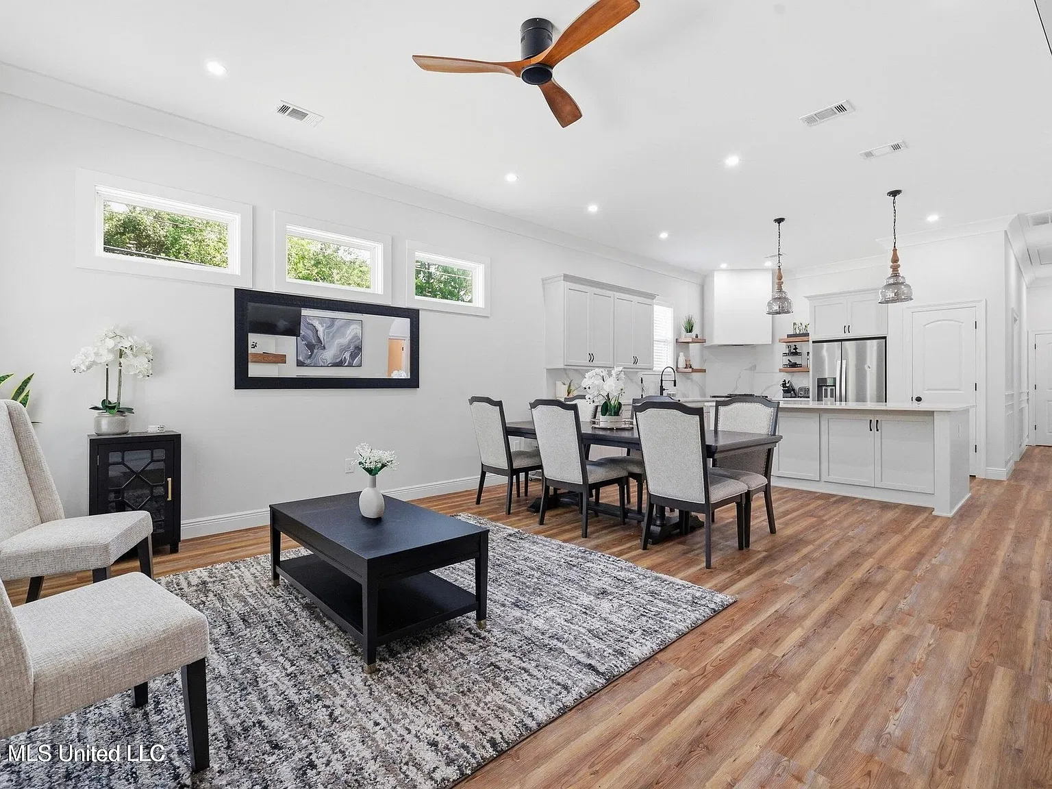 3 bed, 2.0 bath, 1498 sqft, $2,825 — Photo 3