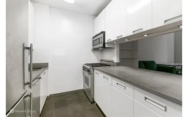 Rented by Douglas Elliman | media 16