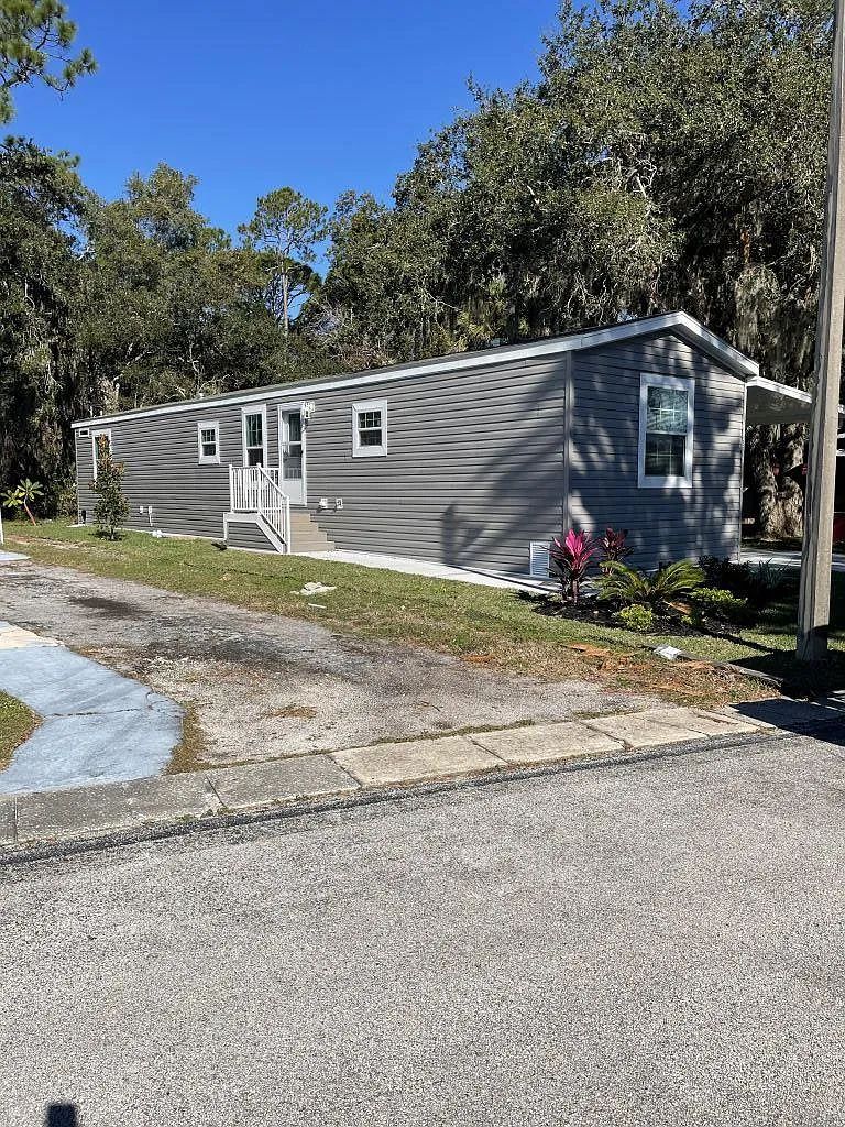 3 bed, 2.0 bath, 991 sqft, $1,399 — Photo 1