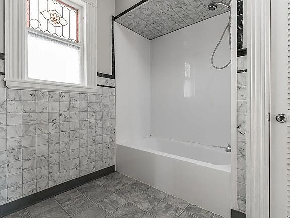 5th image of 24 Lamb St #1