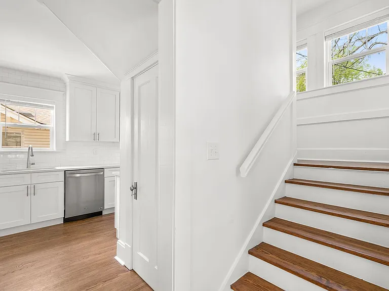 617 E Delmar St — Photo 19