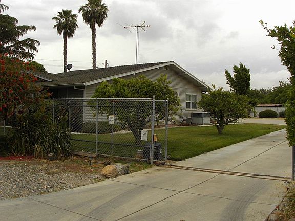 2nd image of 16549 Dahlia Ave