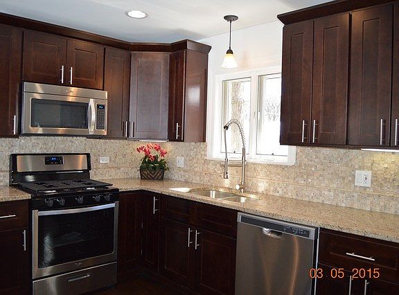 3rd image of 957 E Walnut Ave