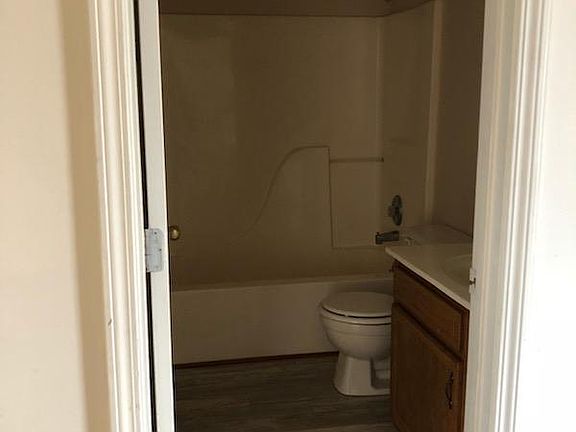 5th image of 245 Boardwalk Ave APT 4