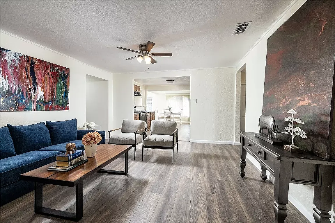 4 bed, 1850 sqft, $2,200 — Photo 1