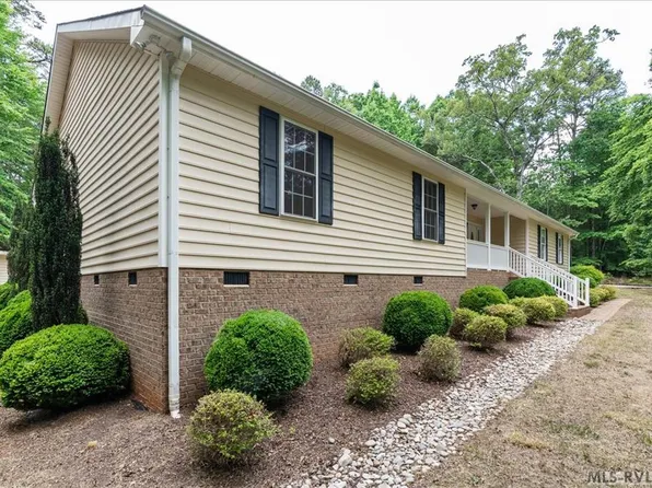 162 Country Blvd, Bracey, VA 23919