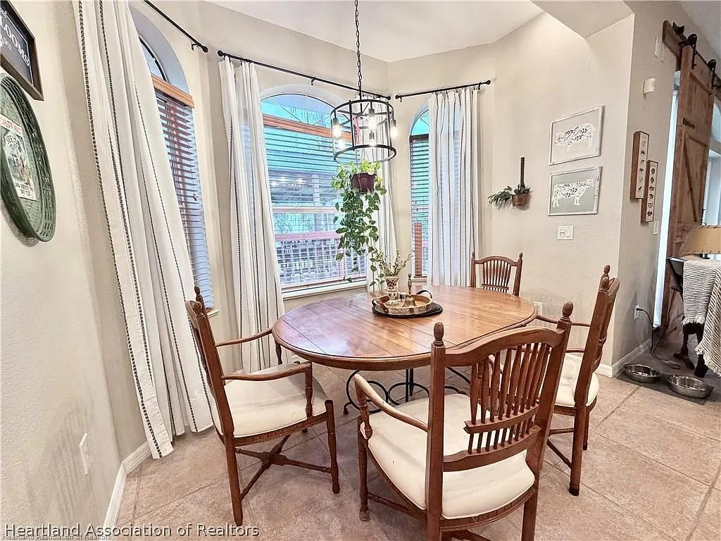 3 bed, 3.0 bath, 2197 sqft, $2,600 — Photo 4