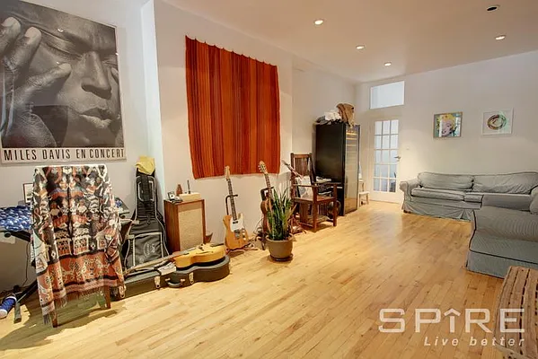 Rented by Spire Group | media 18