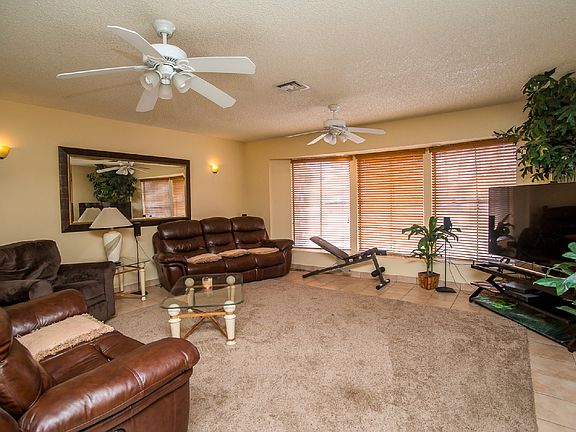 5th image of 1912 Valley Dr