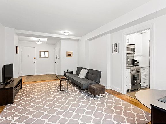 3rd image of 30 W 60th St APT 2S