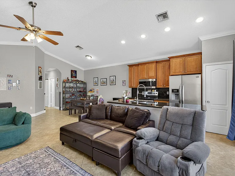 3125 Shelby Way — Photo 8