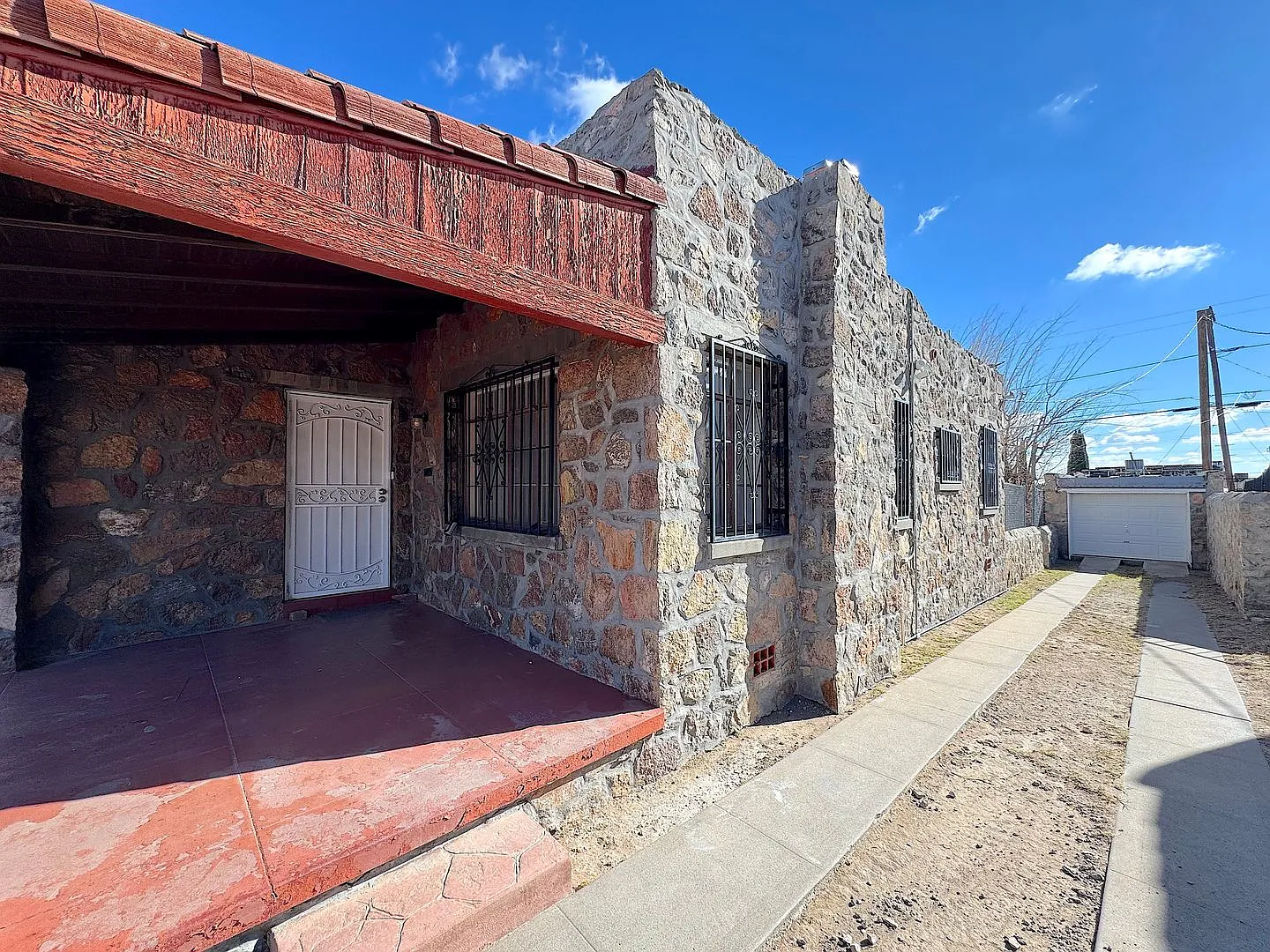 Central El Paso 3bed/2bath with Refrig A/C and Hardwood Flooring! — Photo 2