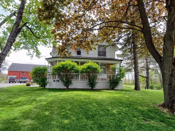 1274 S Holly Rd, Fenton, MI 48430