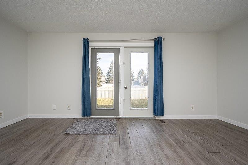 Calgary Townhouse for rent - 3 Bedrooms — photo 12