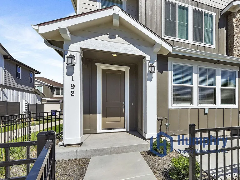 192 N Stratus Way — Photo 2
