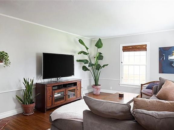 5th image of 537 NW 47th St