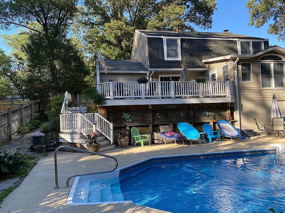 2nd image of 210 Newport Dr