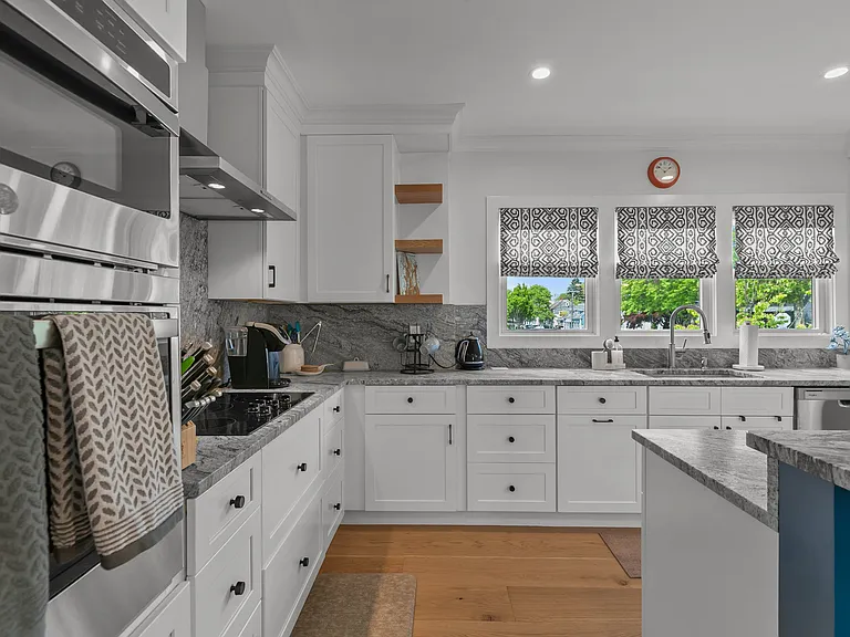 109 Carroll Ave — Photo 12