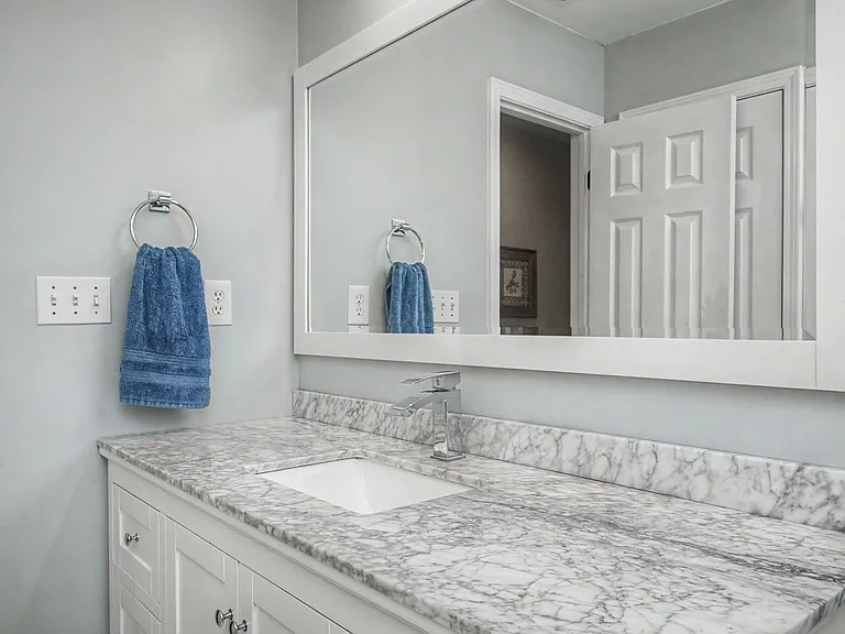 1626 Oakmont Cir — Photo 45