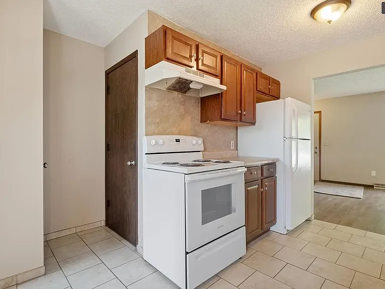 605 10th Ave S #605 — Photo 5